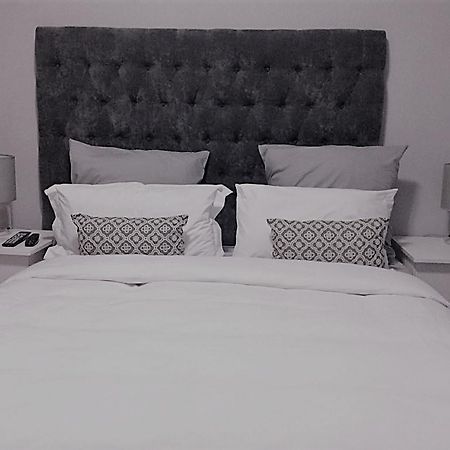 Sapphire Court Bed & Breakfast Габороне Екстериор снимка