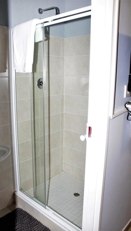 Sapphire Court Bed & Breakfast Габороне Екстериор снимка
